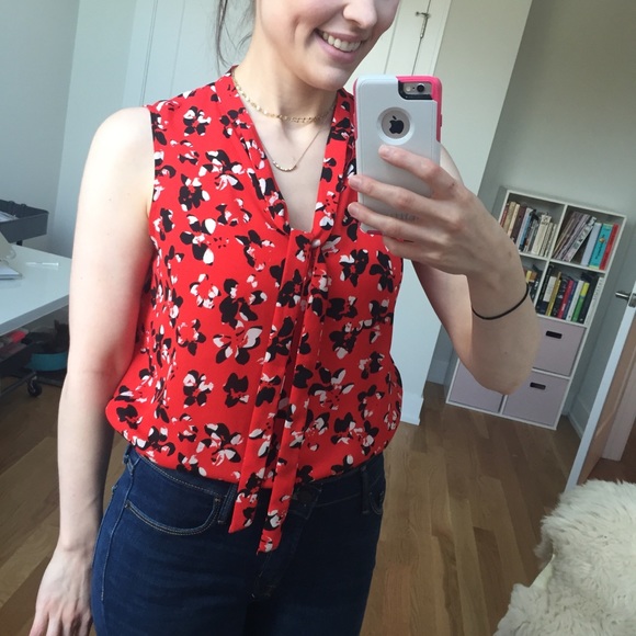 BR Tie-Neck Flouncy Red Top - Picture 3 of 11